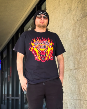 Camiseta Hellfire Club Stranger Things diseño Eddie Munson